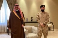 ولي العهد يلتقي السفير السعودي