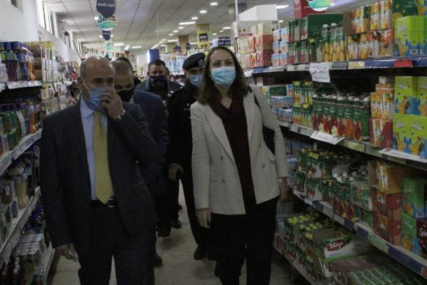 وزيرة الصناعة والتجارة توعز بتحسين خدمات المؤسسة الاستهلاكية المدنية