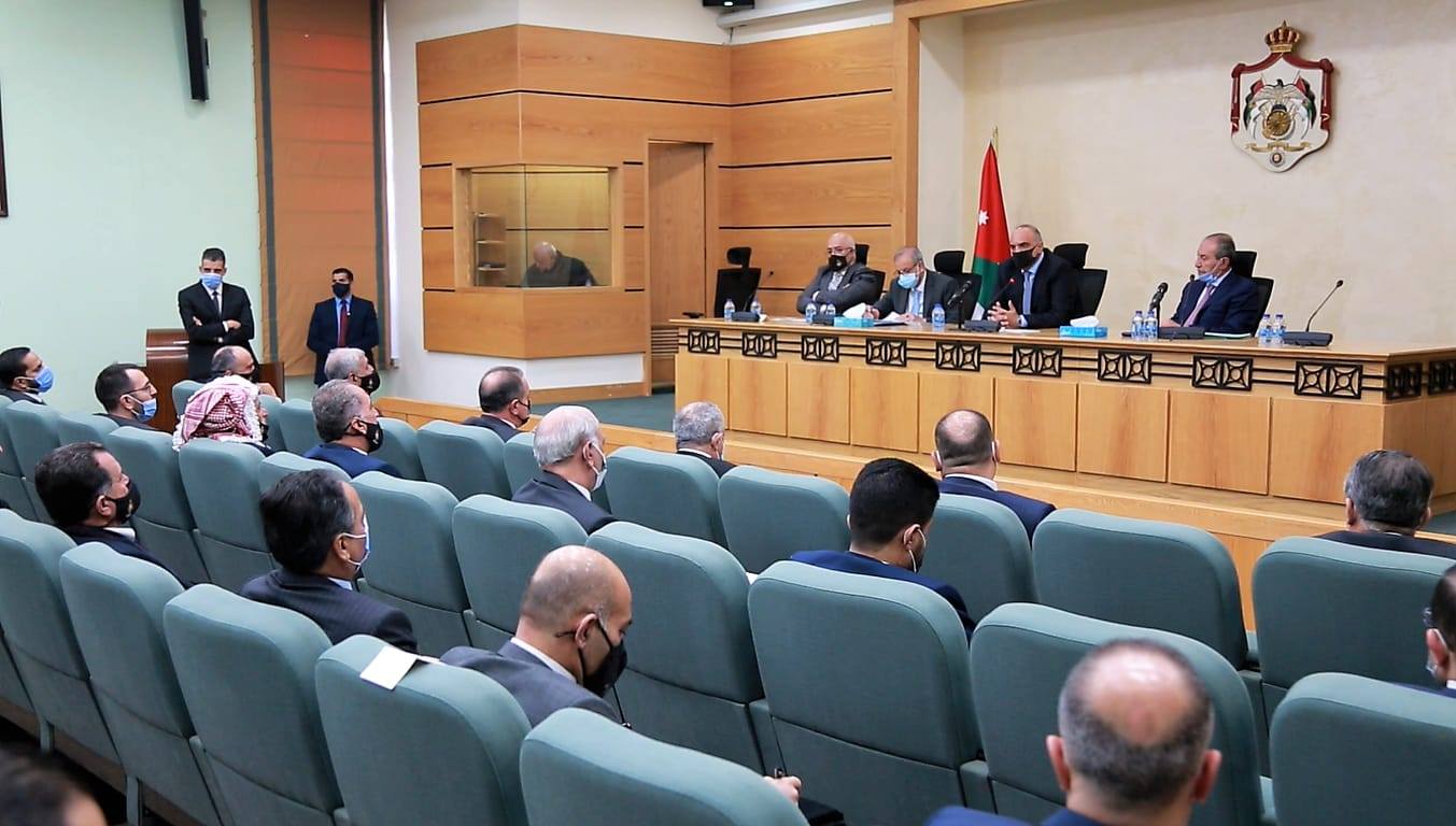الخصاونة يواصل مشاوراته مع النواب