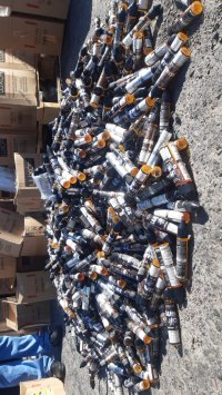 الجمارك تحبط تهريب حاولة محملة بنكهات سجائر إلكترونية (صور)