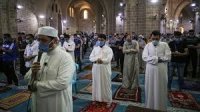 ساعة صلاة الجمعة من 11:30 وحتى 12:30
