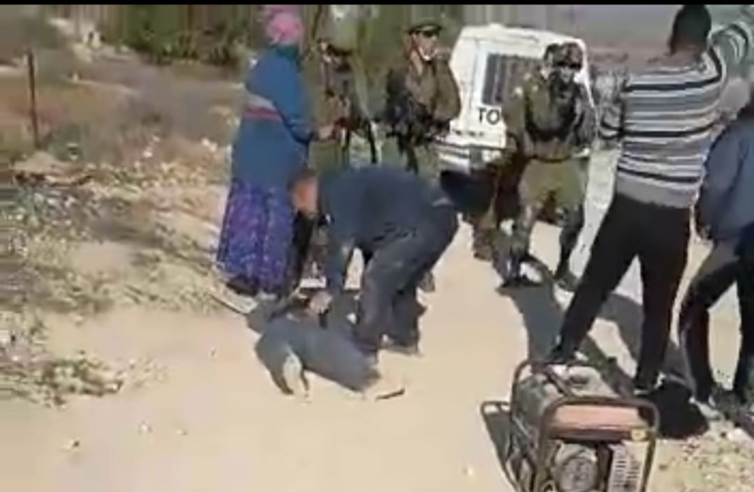 فلسطيني يُصاب بشلل رباعي بعد أن أطلق الاحتلال النار عليه من مسافة صفر