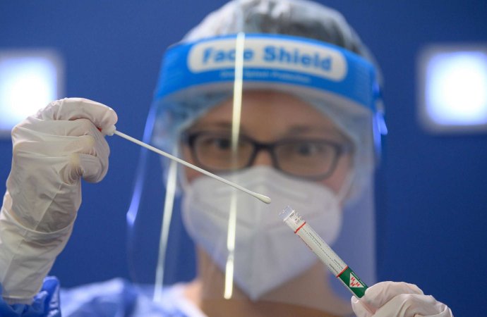 الأسبوع الوبائي 52: نسبة فحوصات كورونا الإيجابية الأقل منذ 3 أشهر