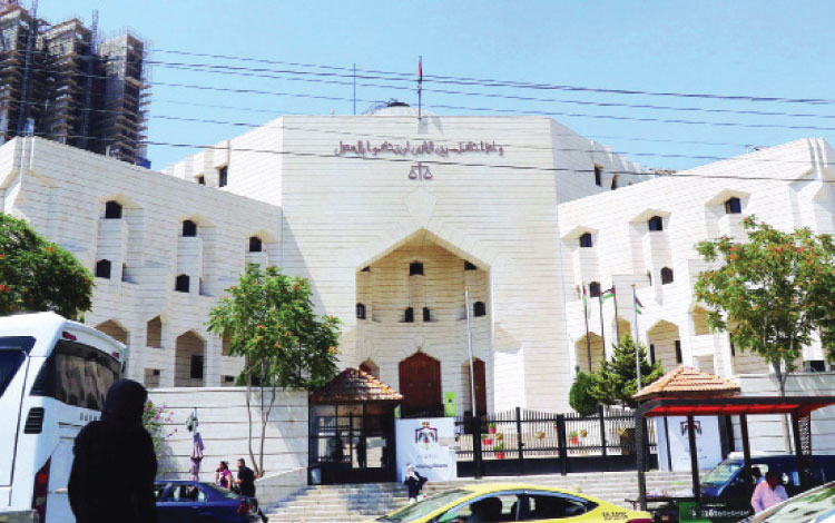 العدل تُعلن اعتماد 488 طلب خبير جديد أمام المحاكم في 33 مجالًا