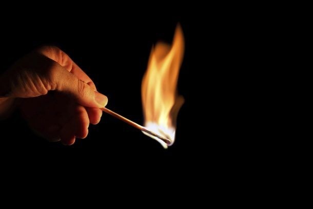 شخص يحرق نفسه أمام رئاسة الوزراء في عمان
