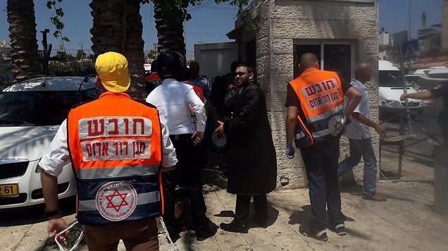 إصابة مستوطن بـ"قل حديد" في الخليل والجيش ينظر للحادث بخطورة