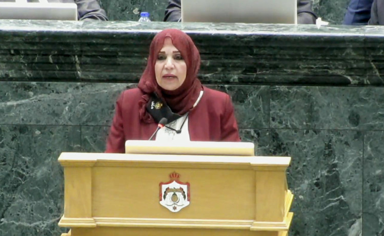 النائب فايزة عضيبات : البيان الوزاري يتناغم مع متطلبات الاردنيين