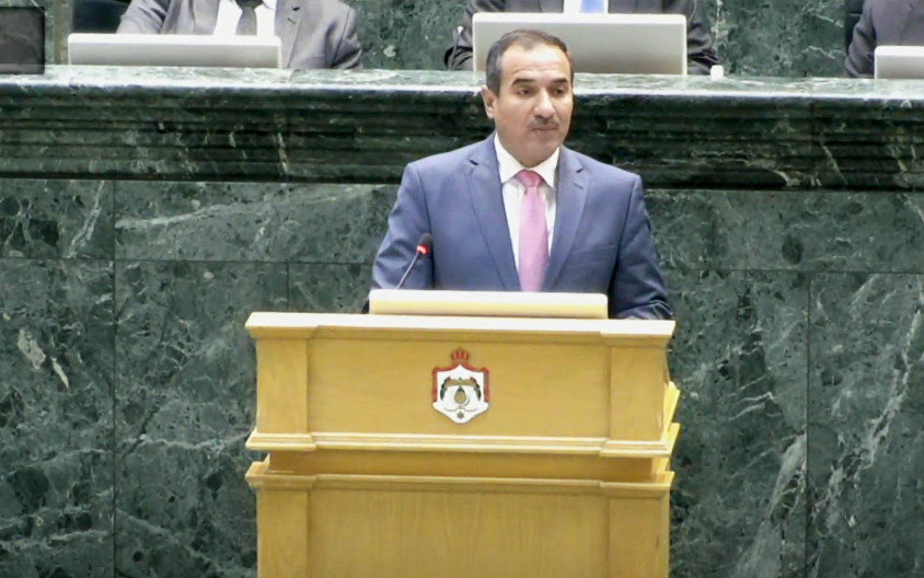النسور يطالب بزيادة رواتب المتقاعدين العسكريين والمدنيين