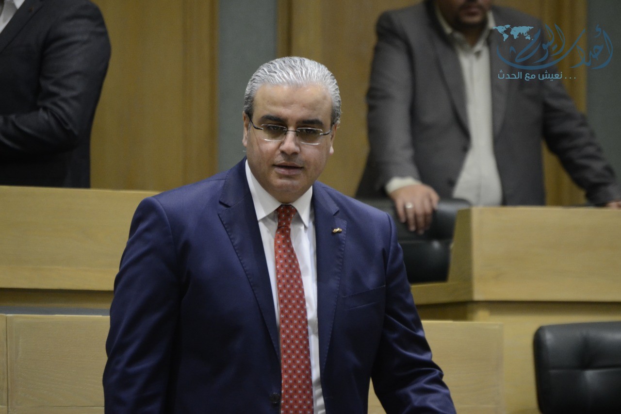 البدور: إعادة فتح القطاعات والتعليم حسب موجات كورونا