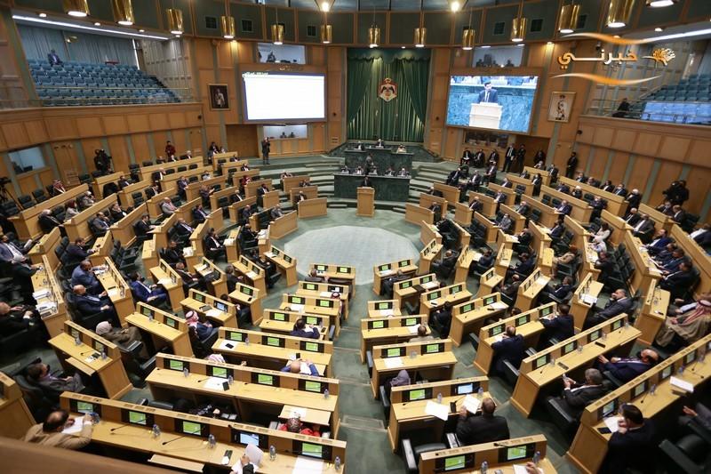 نائبان يطالبان بتعيين ابنيهما في الجمارك