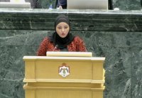 النائب زينب البدول تطالب بوقف البذخ والهدر للمال العام