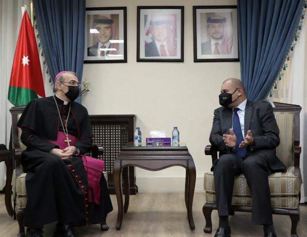 العودات يستقبل بطريرك اللاتين في القدس