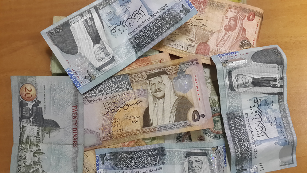 التربية تصدر كشوفات رواتب عامليها متضمنة العلاوات