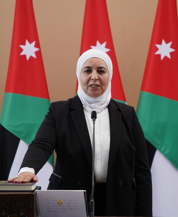 العجارمة تنفي التوجه لدمج ديوان الخدمة