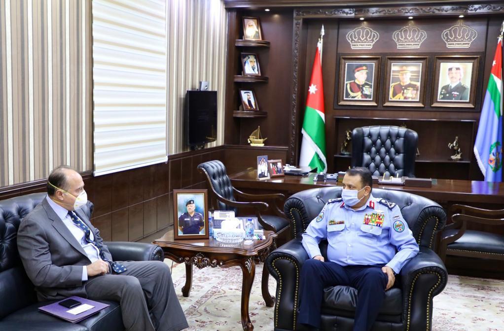 مدير الأمن العام يلتقي السفير الأمريكي في عمان