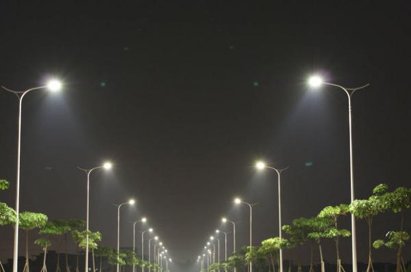 شركات خاصة لاستبدال إنارة شوارع البلديات بـ "LED"