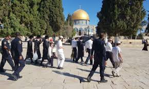 القدس: مستوطنون يقتحمون "الأقصى" بحراسة شرطة الاحتلال