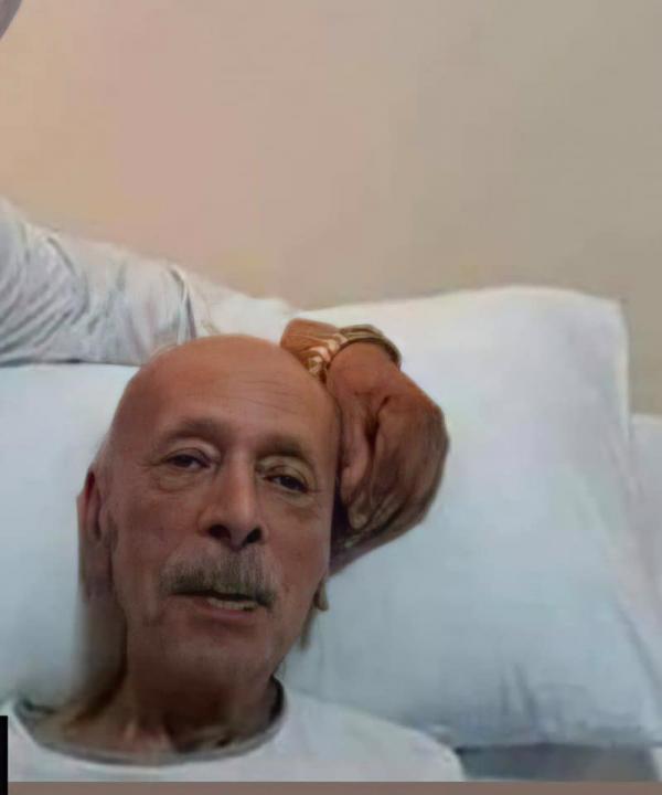 مظفر النواب من فراش المرض :متُعب مني .. ولا أقوى على حملي