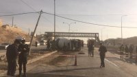 تحويل السير بين عمان والزرقاء بعد انقلاب صهريج