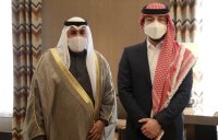 ولي العهد  يستقبل السفير الكويتي