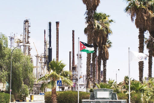 رئيس وزراء تحجج بالمصفاة لرفع المحروقات