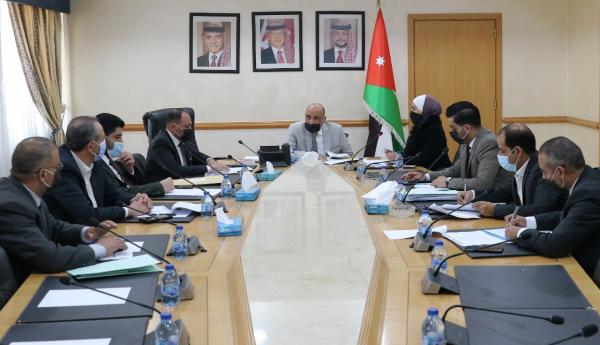 "الصحة النيابية" تناقش معدل مهنة القبالة ورعاية الامومة والطفل