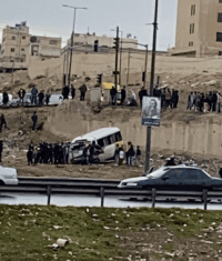 إصابة 7 اشخاص بتدهور حافلة على طريق المية ياجوز