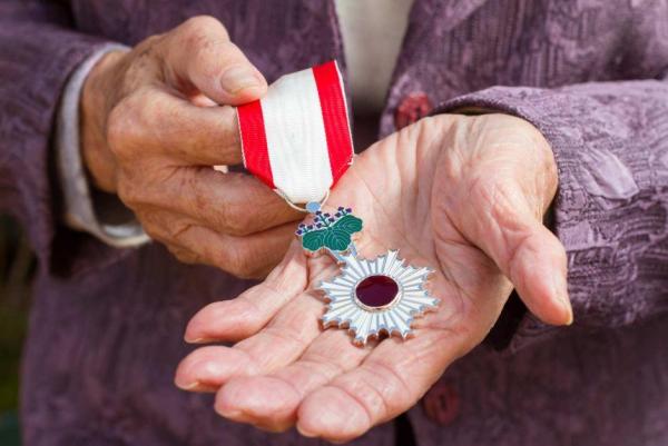 السماح لجودة بحمل الوشاح الأكبر