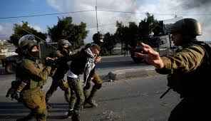 مركز فلسطين: 415 حالة اعتقال خلال يناير (2021) بينهم 43 طفلاً و 6 نساء