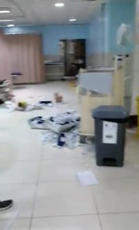 شاهد كيف تم تحطيم قسم الطوارئ بمستشفى البقعة (صور وفيديو)