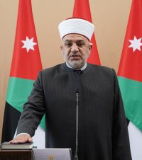 الخلايلة يوجه بفتح المساجد أمام المواطنين بسبب الحالة الجوية