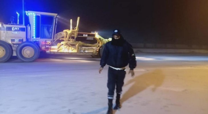 بدء تساقط الثلوج وتراكمها في عدة مناطق بالكرك