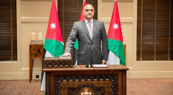 هل سيجري "الخصاونة" تعديلًا وزاريًا