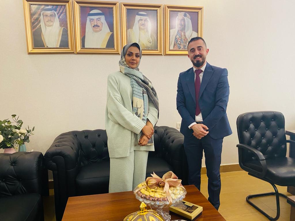    مندوب عمان الأهلية يزور الملحقية البحرينية