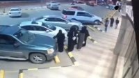 اعتداء على سعودية في الشارع يثير غضبا (فيديو)