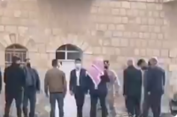 ولي العهد يزور منزل العوران الذي بات فيه جده والملك المؤسس