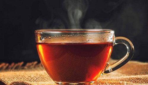 شاب يقتل والدته بسبب كوب شاي