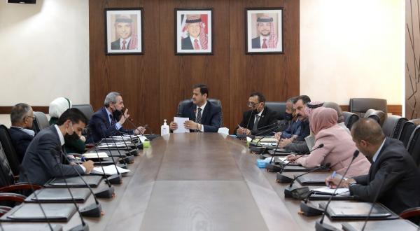 أبو قديس: مباشرة المعلمين المعينين خلال 2020 و2021 عملهم في آب