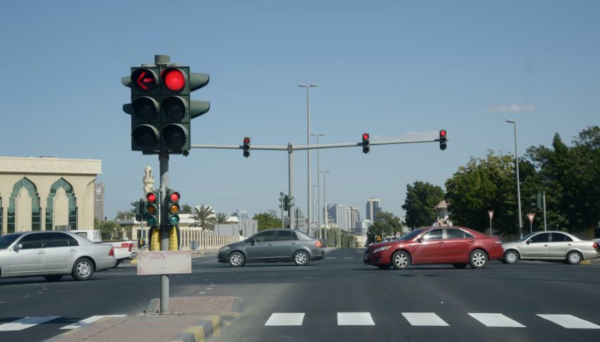 164 مخالفة قطع إشارة ضوئية حمراء خلال يوم