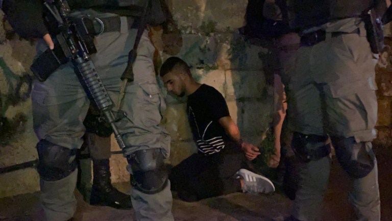 إصابة عدد من الفلسطينيين في مواجهات مع الاحتلال بحي الشيخ جراح