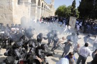 باحات المسجد الأقصى ساحة حرب الآن و300 جريح