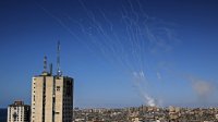 الاحتلال الصهيوني يقصف برج الجلاء الذي يضم مكاتب صحفية في غزة