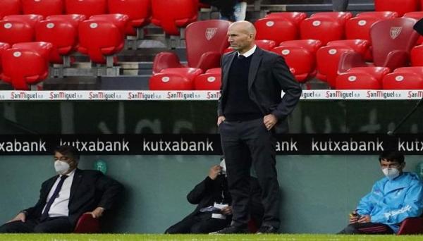 زيدان "الغاضب" يرد على أنباء الرحيل عن ريال مدريد