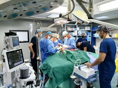 فريق طبي أردني يجري عمليات جراحية في غزة