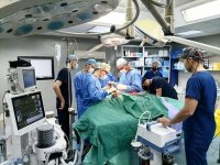 فريق طبي أردني يجري عمليات جراحية في غزة