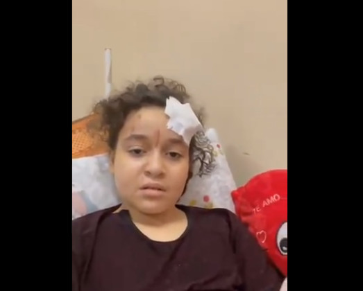 الملك يستجيب لنداء طفلة مصابة من غزة (فيديو)