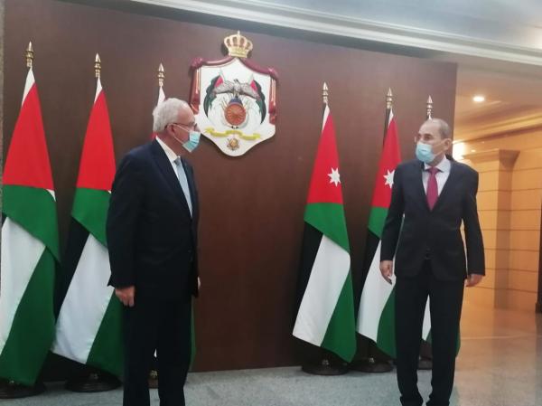 الصفدي والمالكي ينسقان لمواجهة الانتهاكات الصهيونية