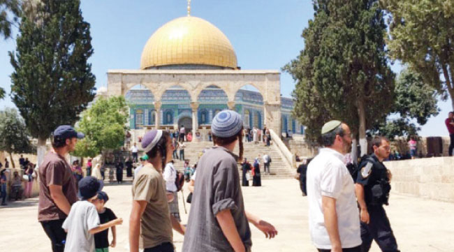 الخارجية الفلسطينية: ندين استمرار اقتحامات قوات الاحتلال وشرطته والمستوطنين المتطرفين لباحات الأقصى