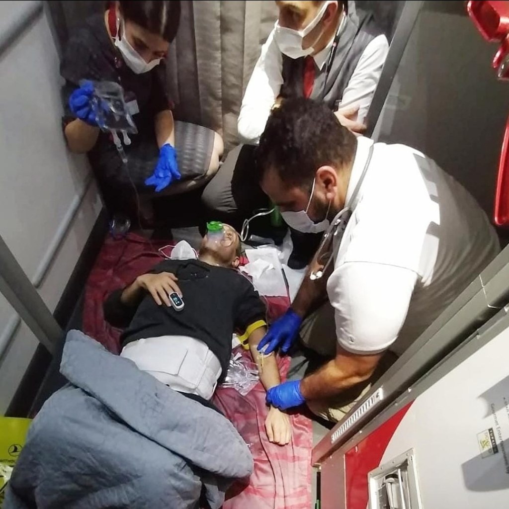 طبيب أردني ينقذ مسافرا على متن طائرة تركية