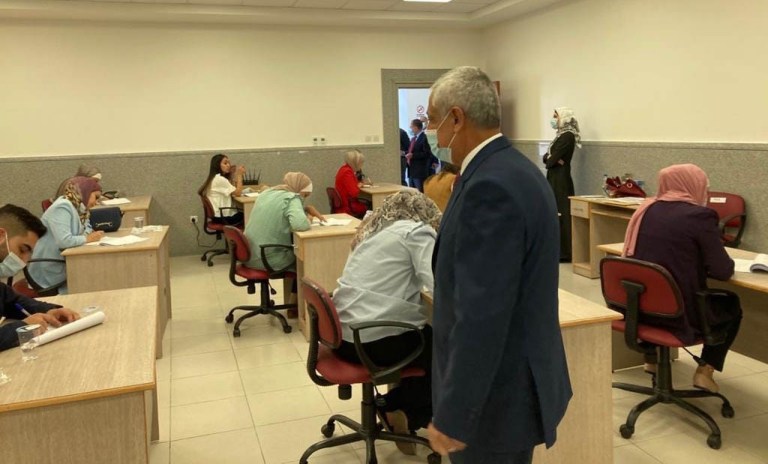 555 متقدما لامتحان القبول ببرنامج دبلوم المعهد القضائي